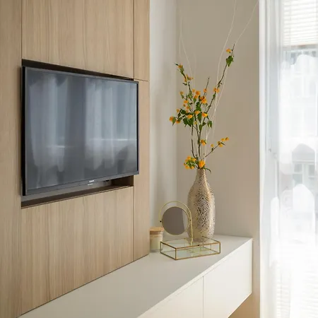 M&d White Great Britain Apartment